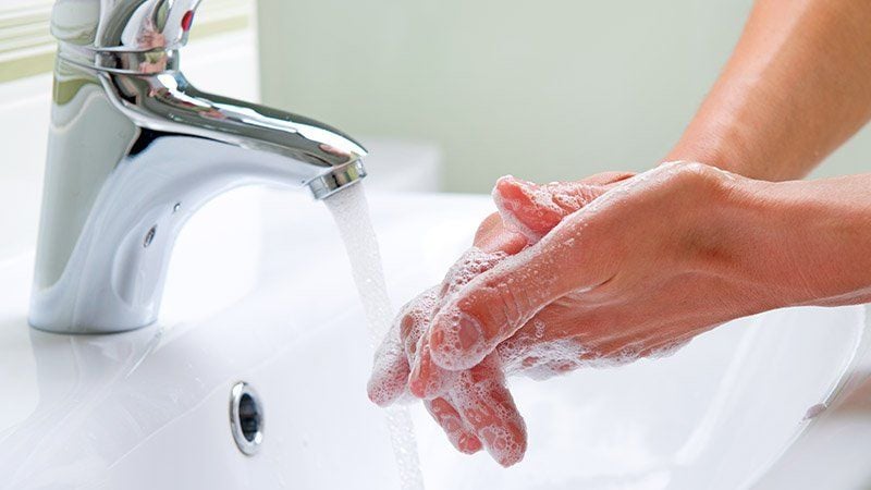 Hành vi rửa tay trong ám ảnh sạch sẽ