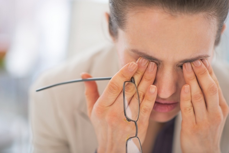 Mờ Mắt Đột Ngột hoặc Kéo Dài: Nguyên Nhân, Triệu Chứng và Cách Điều Trị Hiệu Quả 8 Hình ảnh thị lực mờ do tắc mạch võng mạc