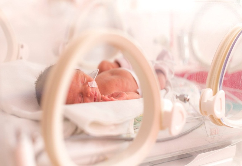Bệnh Phổi Mạn Tính Ở Trẻ Đẻ Non: Nguyên Nhân, Triệu Chứng Và Cách Điều Trị 8 trẻ thở oxy kéo dài do bệnh phổi mạn tính