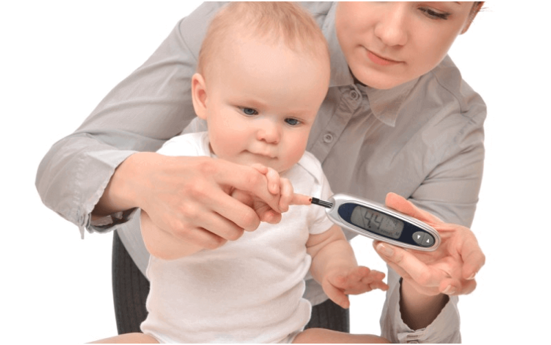 Kiểm tra đường huyết ở trẻ sơ sinh