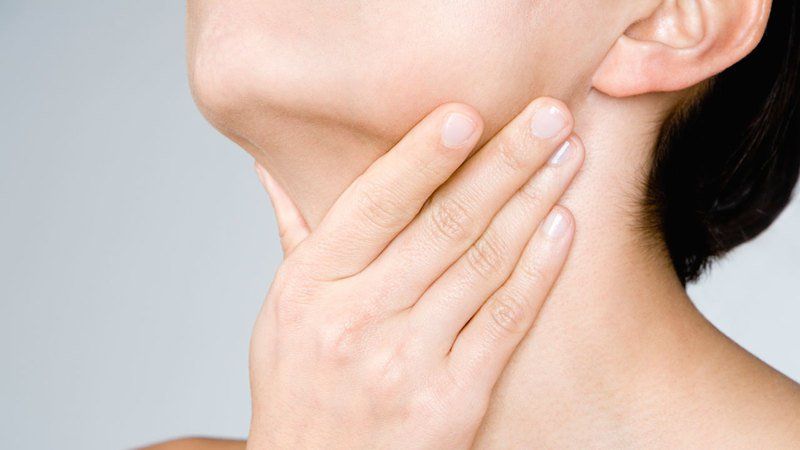 Các triệu chứng của tĩnh mạch cổ nổi