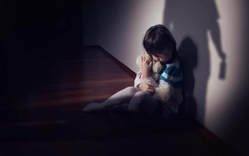 Hành vi loạn dục với trẻ em là gì?