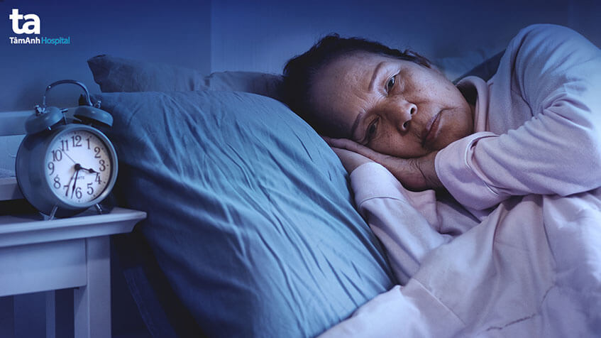 người già dễ bị mất ngủ