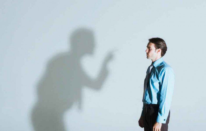 Người nói nhảm một mình - biểu hiện bệnh lý?