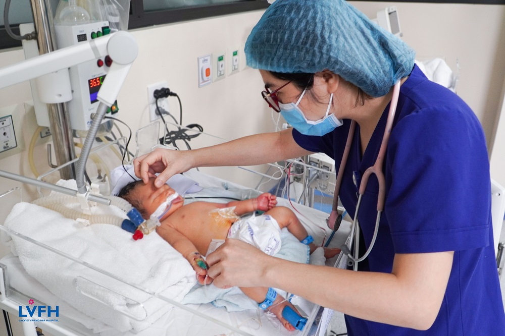 Chảy máu phổi ở trẻ sơ sinh