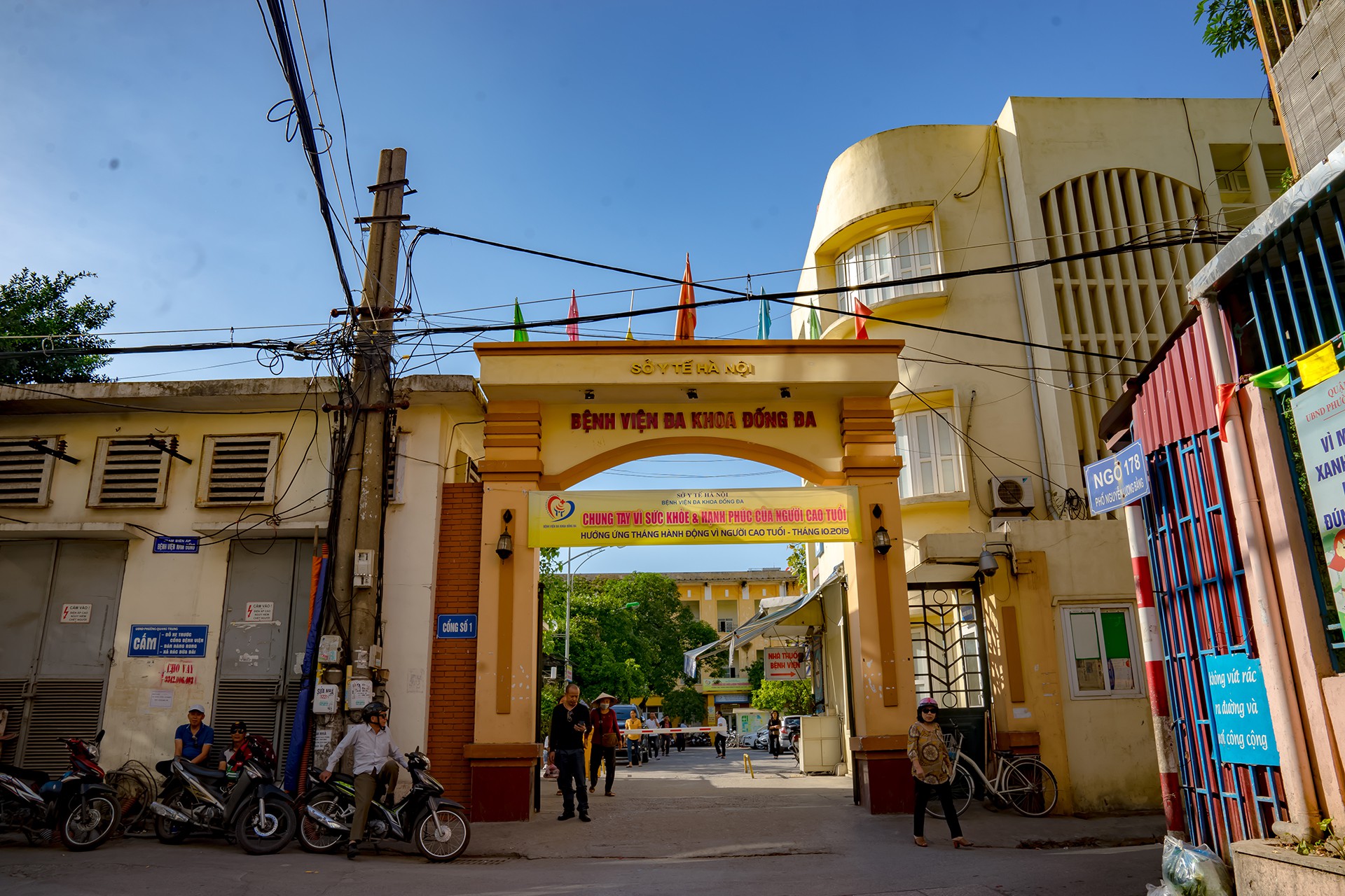 Mặt tiền bệnh viện Đống Đa